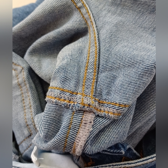 ASOS Design Distressed Mom Jeans - Picture 10 of 11